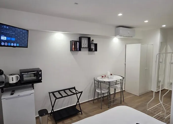 Vendégház Black & White 3*