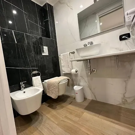 Black & White Luxury Affittacamere *