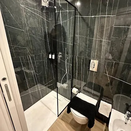 Black & White Luxury Bari