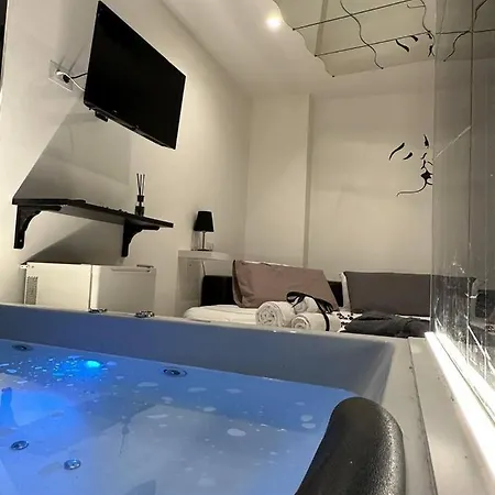 Vendégház Black & White 3*