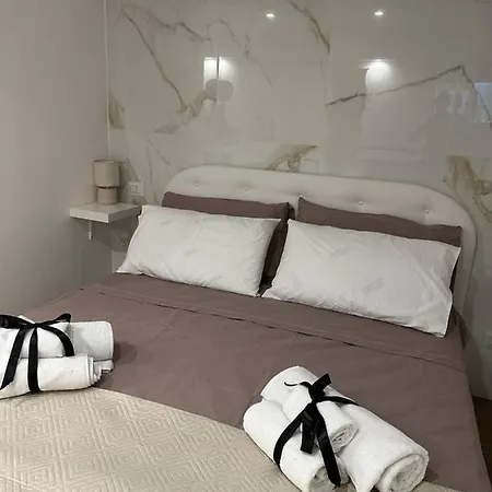 Black & White Luxury *