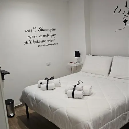 Black & White Luxury Affittacamere *