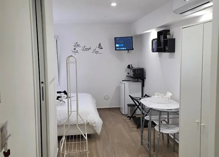 Black & White بيت ضيافة باري