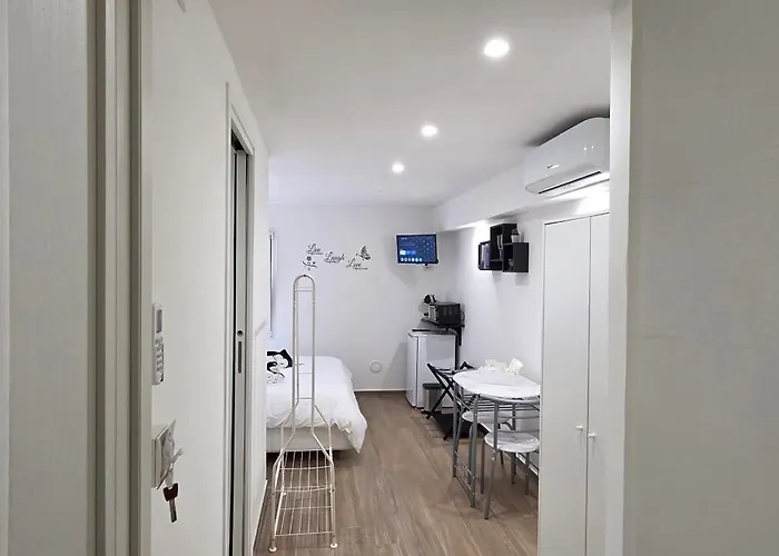 Black & White 3* Bari