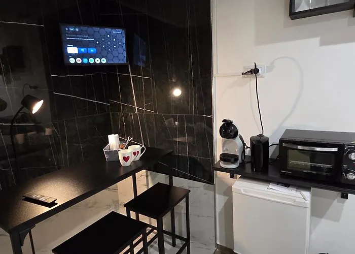 Black & White 3* باري