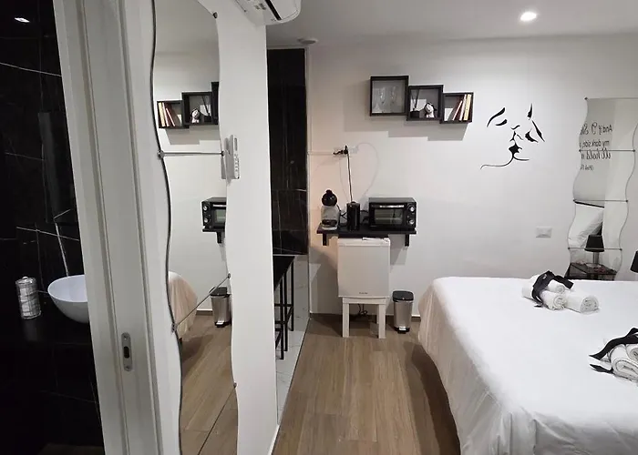 Black & White 3* باري